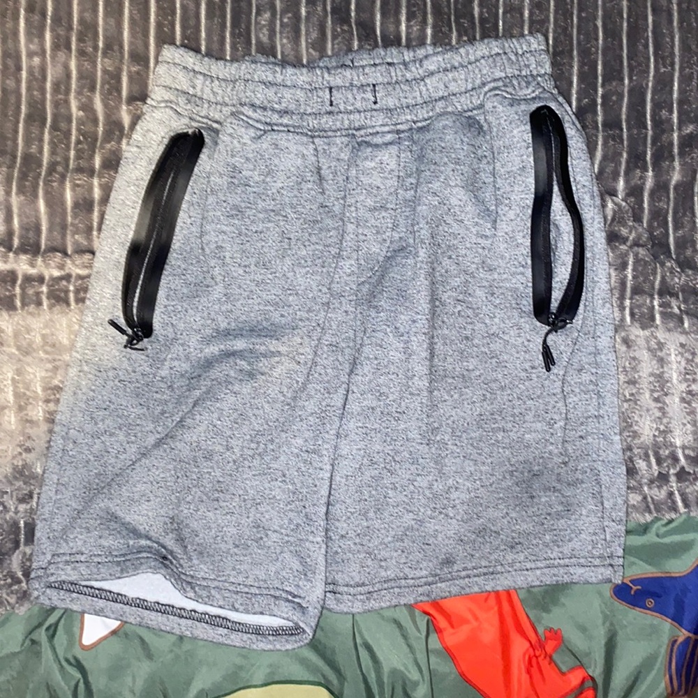 gray shorts